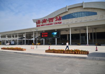 濟(jì)南西站搭建運(yùn)用電纜橋架案例